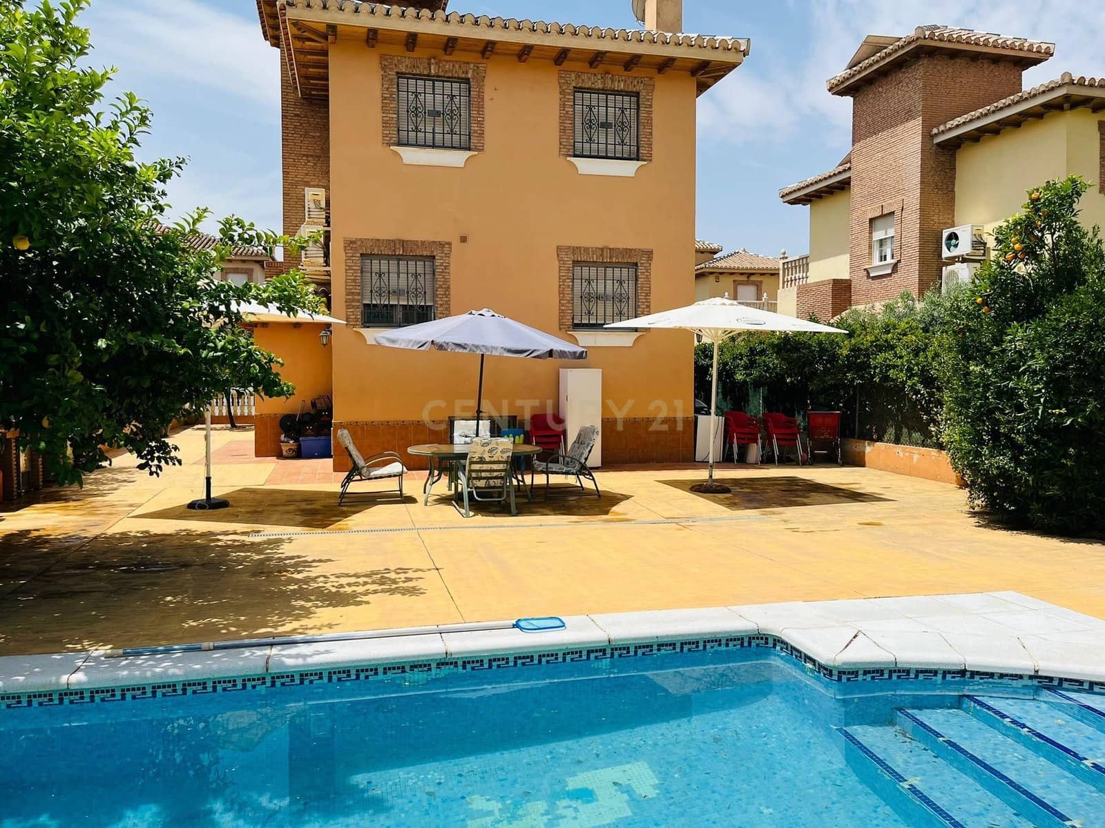 5 quarto Moradia para venda em Huetor Vega com piscina - 385 000 € (Ref: 9635134)