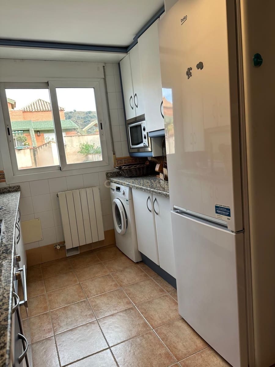 Apartamento de 2 habitaciones en Granada ciudad en alquiler - 700 € (Ref: 9653023)