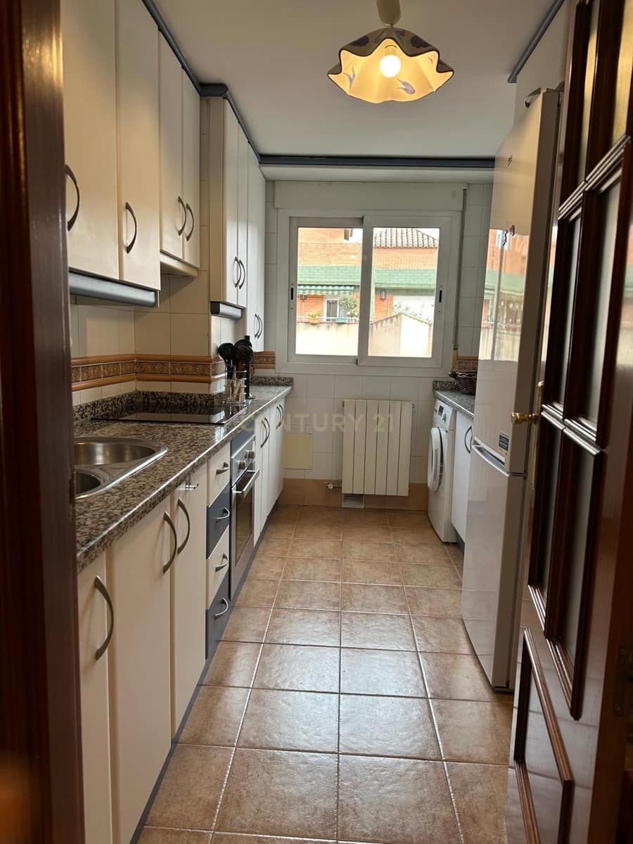 Apartamento de 2 habitaciones en Granada ciudad en alquiler - 700 € (Ref: 9653023)