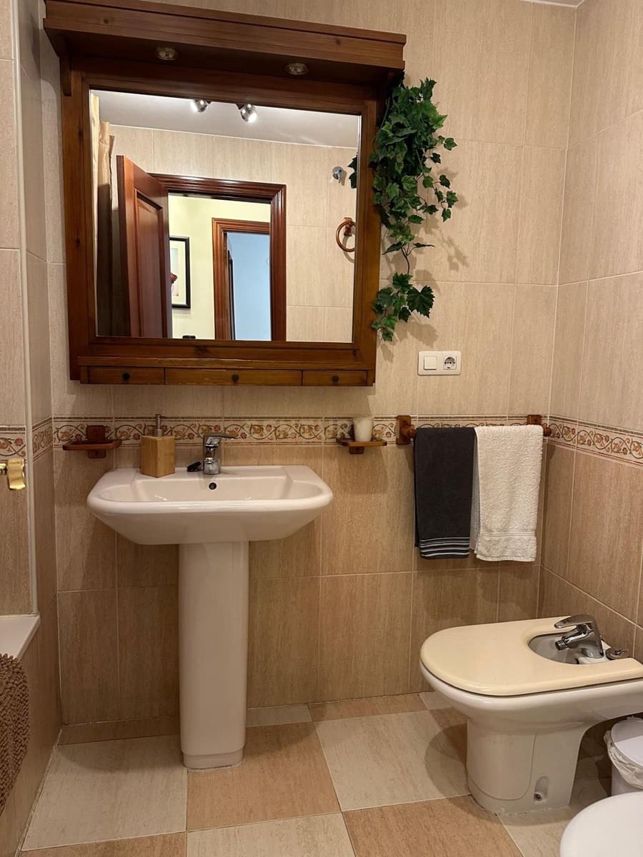 Apartamento de 2 habitaciones en Granada ciudad en alquiler - 700 € (Ref: 9653023)