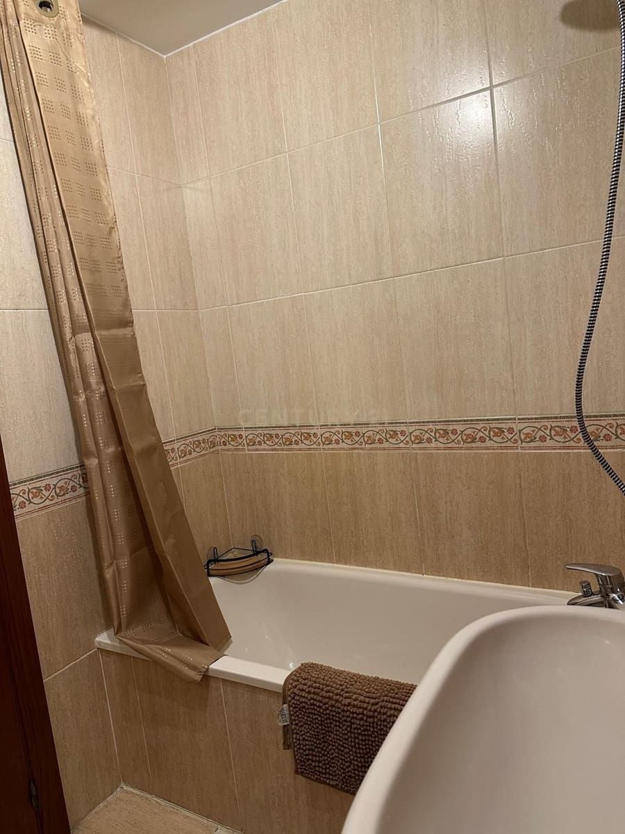 Apartamento de 2 habitaciones en Granada ciudad en alquiler - 700 € (Ref: 9653023)