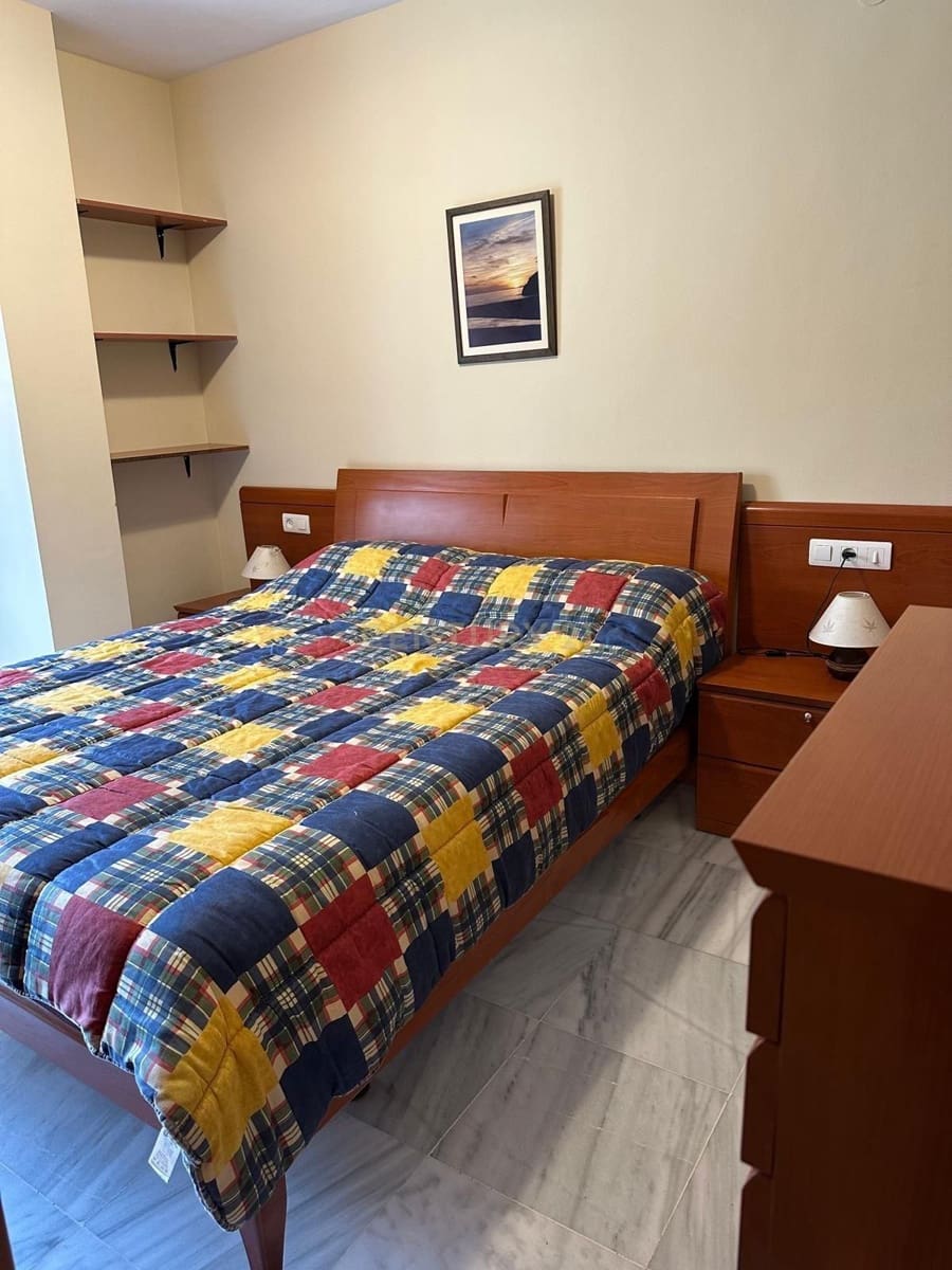 Apartamento de 2 habitaciones en Granada ciudad en alquiler - 700 € (Ref: 9653023)