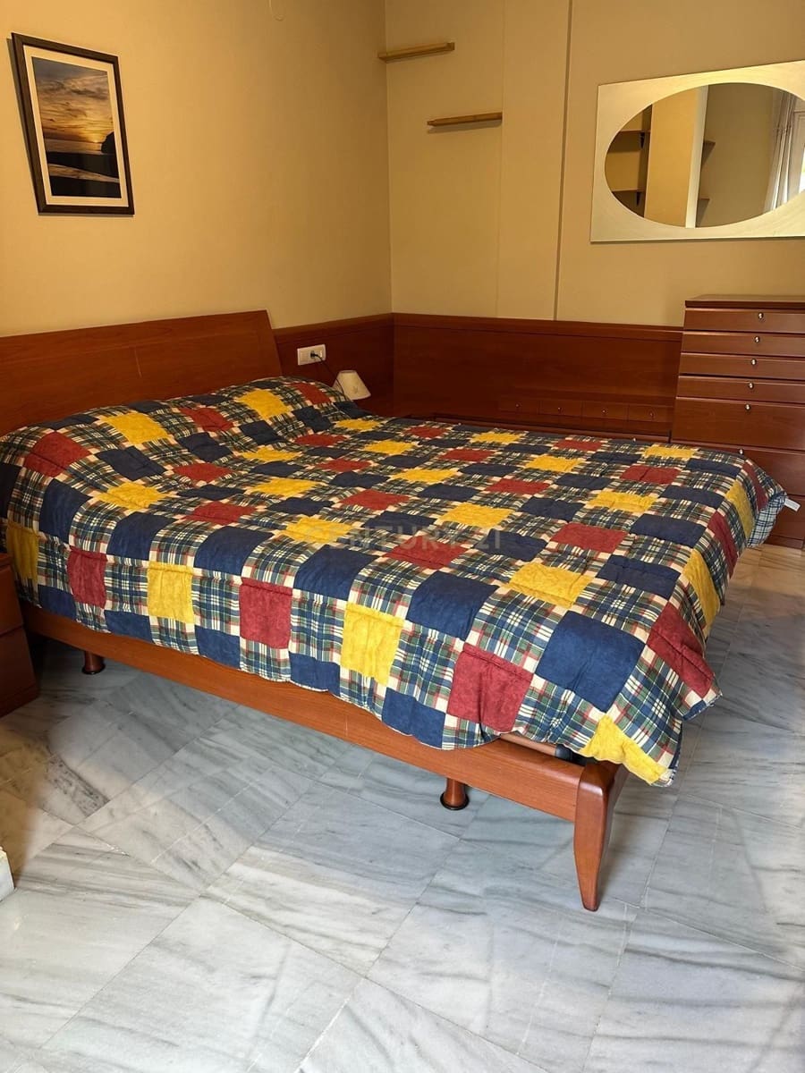 Apartamento de 2 habitaciones en Granada ciudad en alquiler - 700 € (Ref: 9653023)