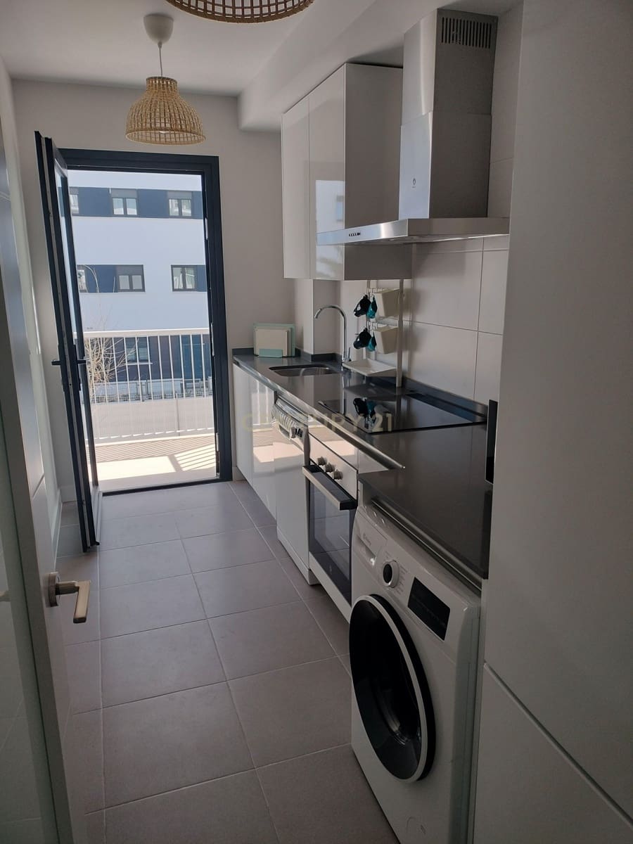2 slaapkamer Appartement te huur in Granada stad - € 1.200 (Ref: 9665180)