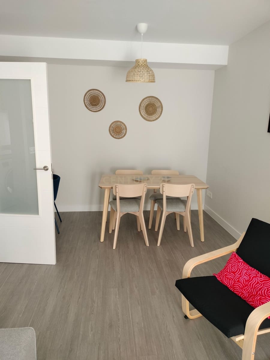 2 slaapkamer Appartement te huur in Granada stad - € 1.200 (Ref: 9665180)