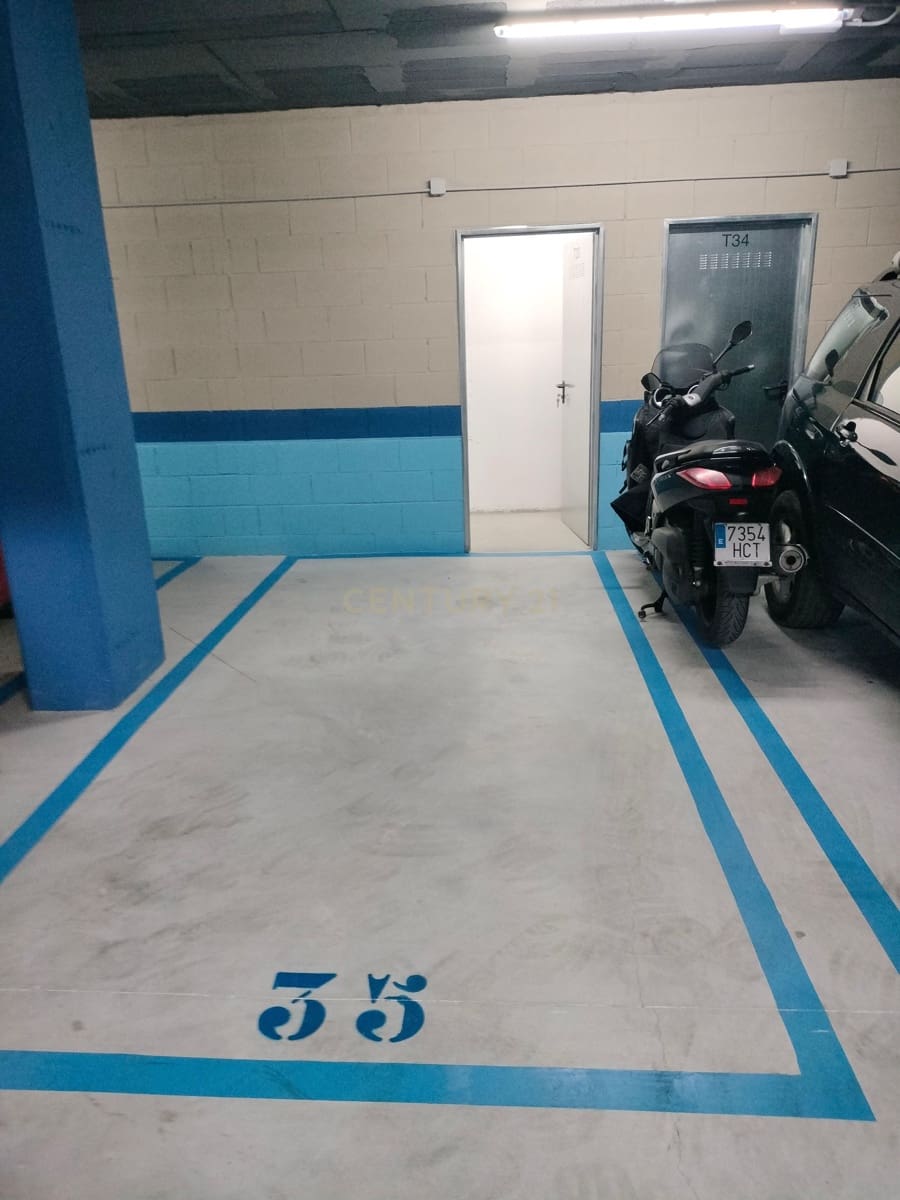 2 slaapkamer Appartement te huur in Granada stad - € 1.200 (Ref: 9665180)