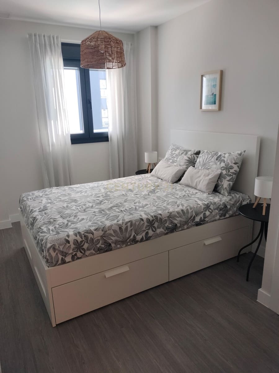 2 slaapkamer Appartement te huur in Granada stad - € 1.200 (Ref: 9665180)