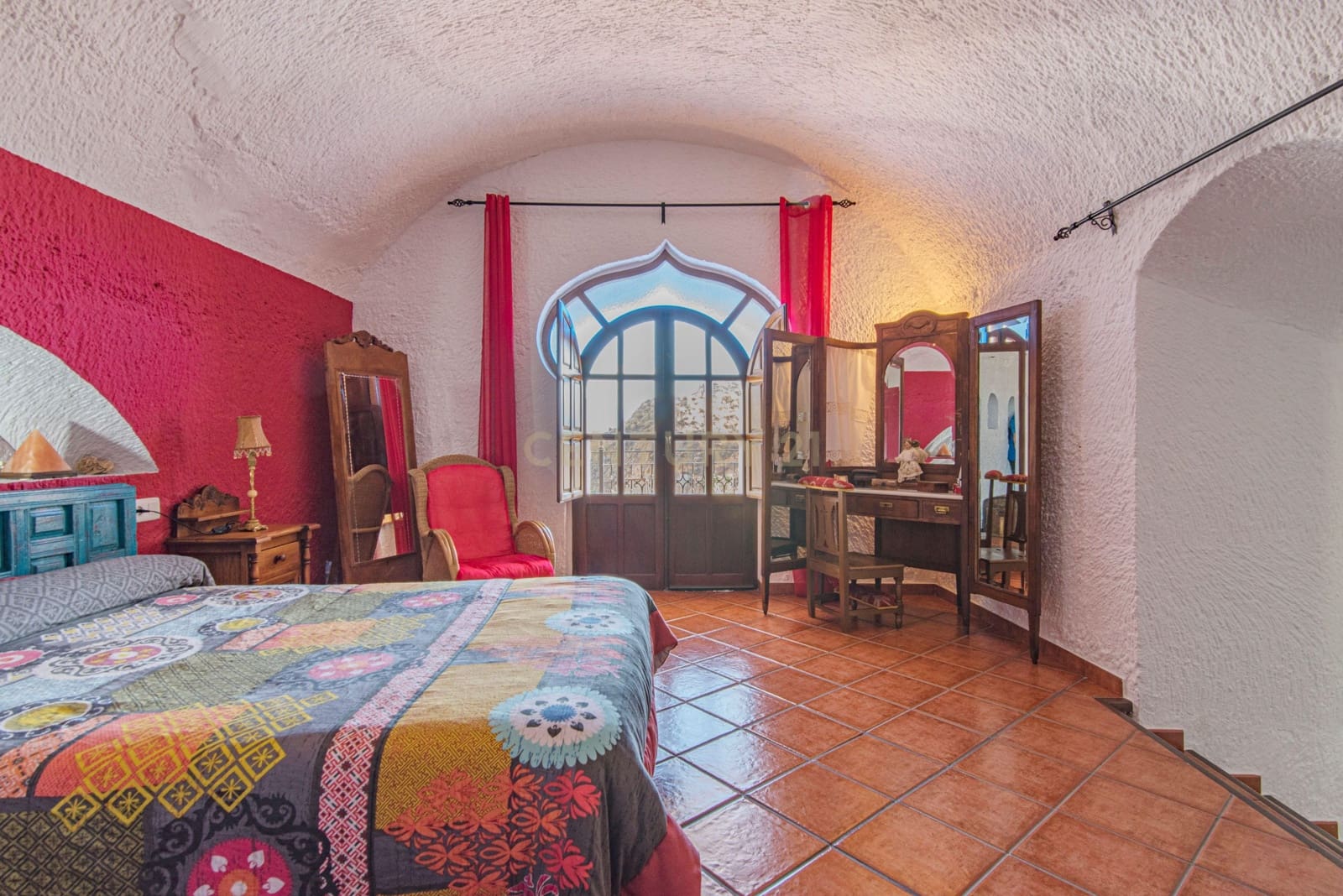 5 bedroom Cave House for sale in Guadix - € 430,000 (Ref: 9669197)