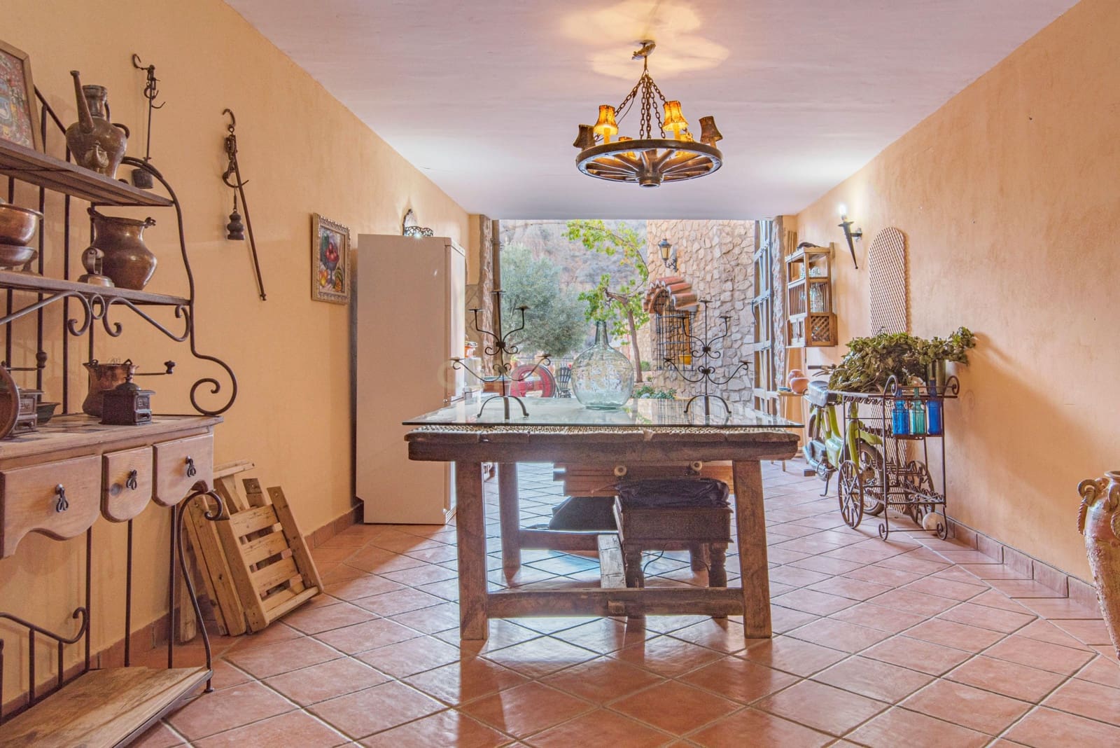 5 bedroom Cave House for sale in Guadix - € 430,000 (Ref: 9669197)