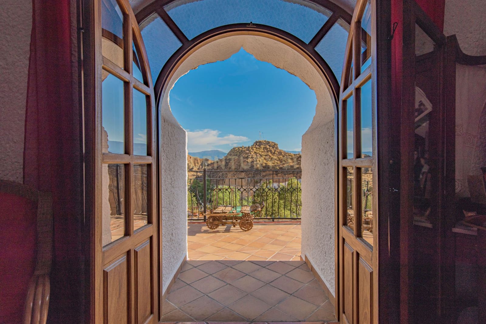 5 bedroom Cave House for sale in Guadix - € 430,000 (Ref: 9669197)