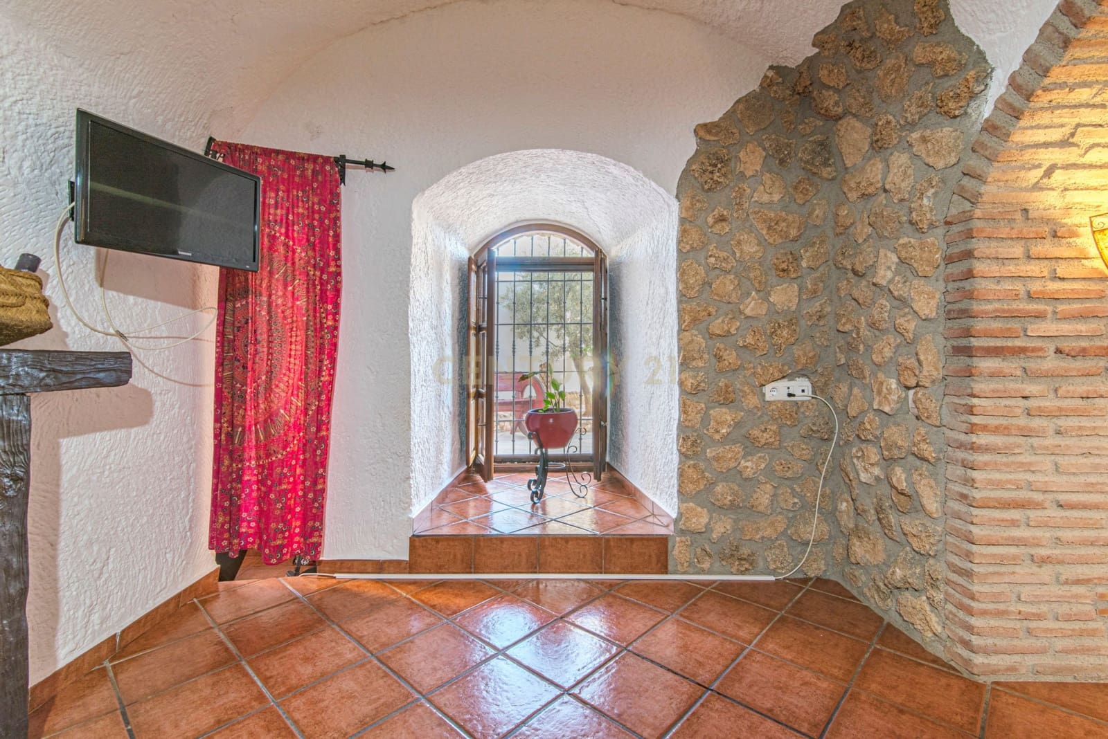 5 bedroom Cave House for sale in Guadix - € 430,000 (Ref: 9669197)