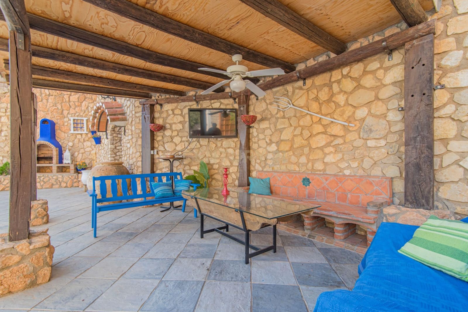 5 bedroom Cave House for sale in Guadix - € 430,000 (Ref: 9669197)