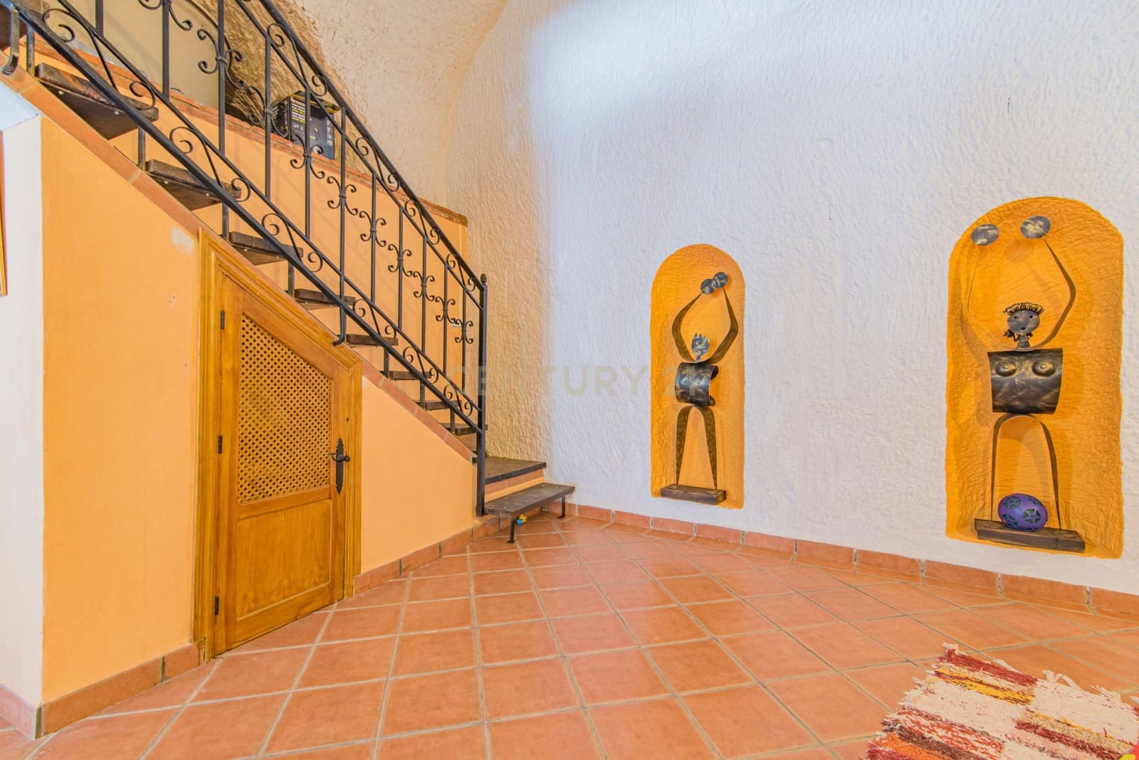 5 bedroom Cave House for sale in Guadix - € 430,000 (Ref: 9669197)
