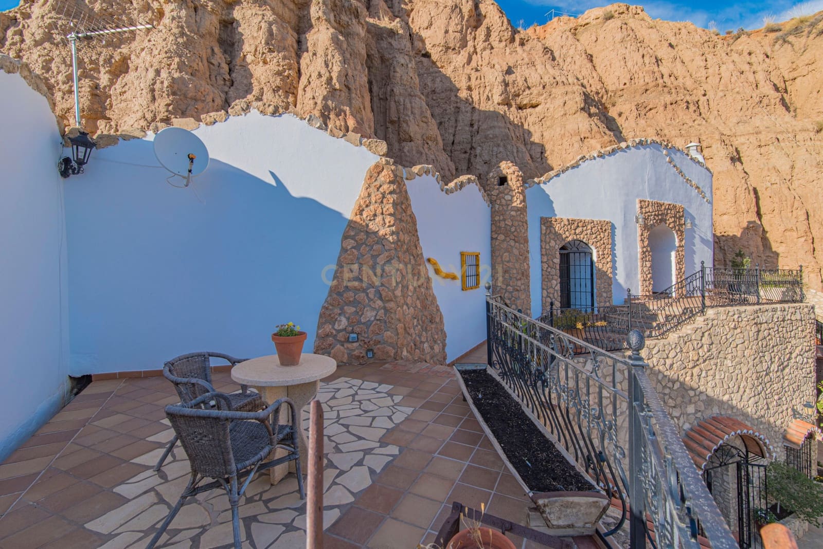 5 bedroom Cave House for sale in Guadix - € 430,000 (Ref: 9669197)
