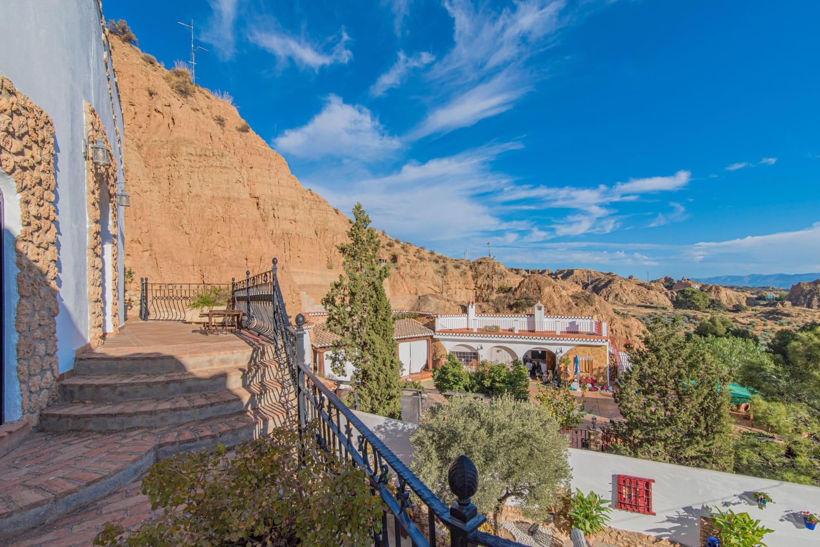 5 bedroom Cave House for sale in Guadix - € 430,000 (Ref: 9669197)