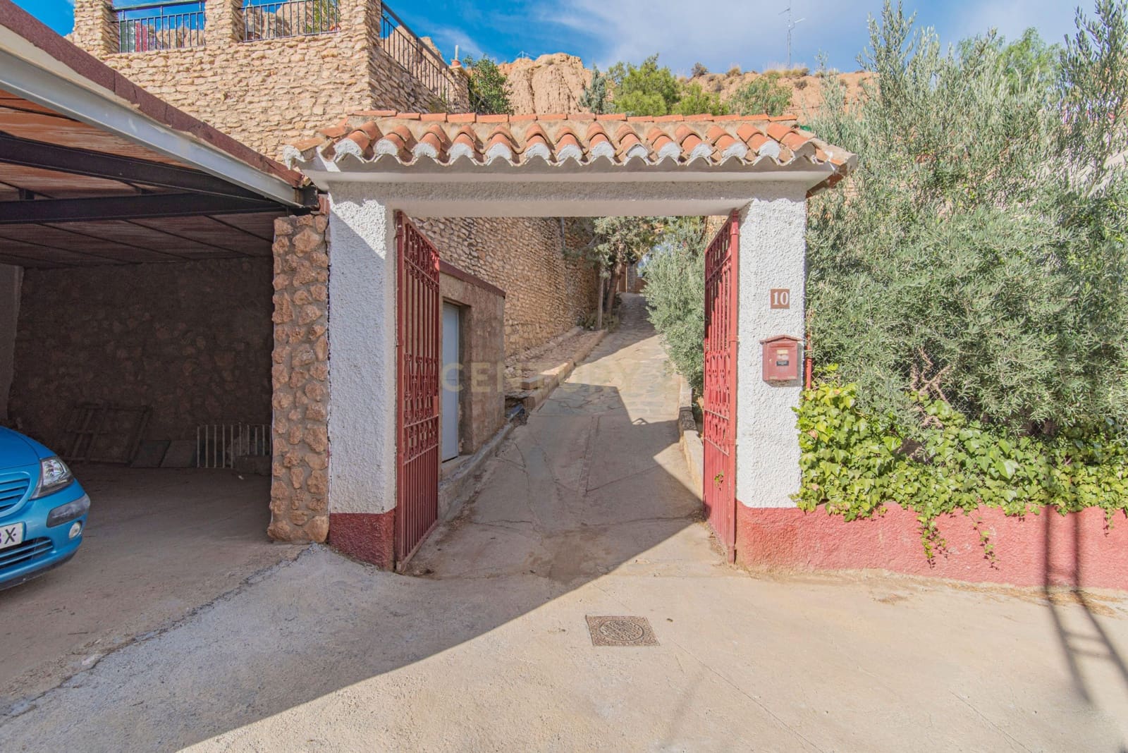 5 bedroom Cave House for sale in Guadix - € 430,000 (Ref: 9669197)