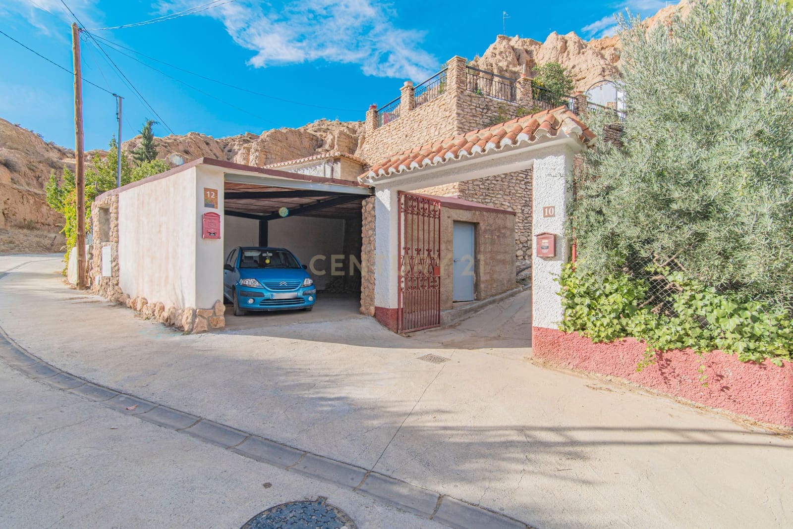 5 bedroom Cave House for sale in Guadix - € 430,000 (Ref: 9669197)