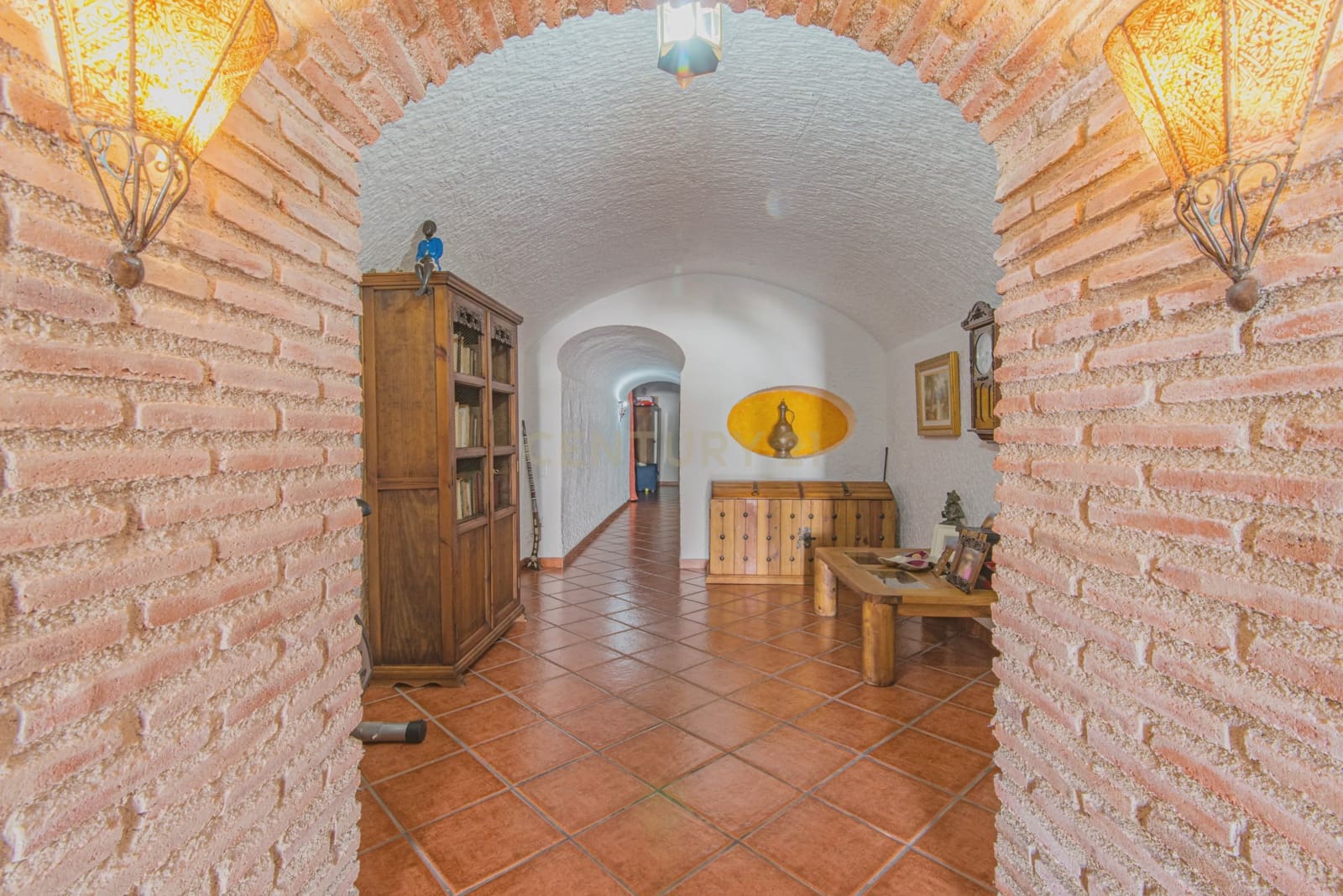 5 bedroom Cave House for sale in Guadix - € 430,000 (Ref: 9669197)