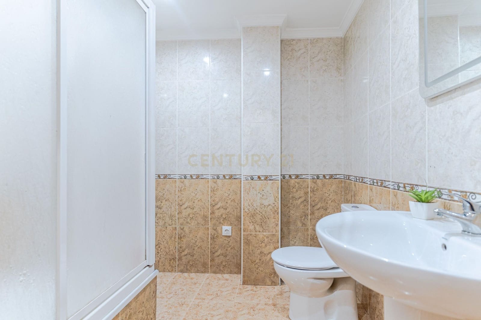 Apartamento de 3 habitaciones en Güevéjar en venta - 139.900 € (Ref: 9672166)