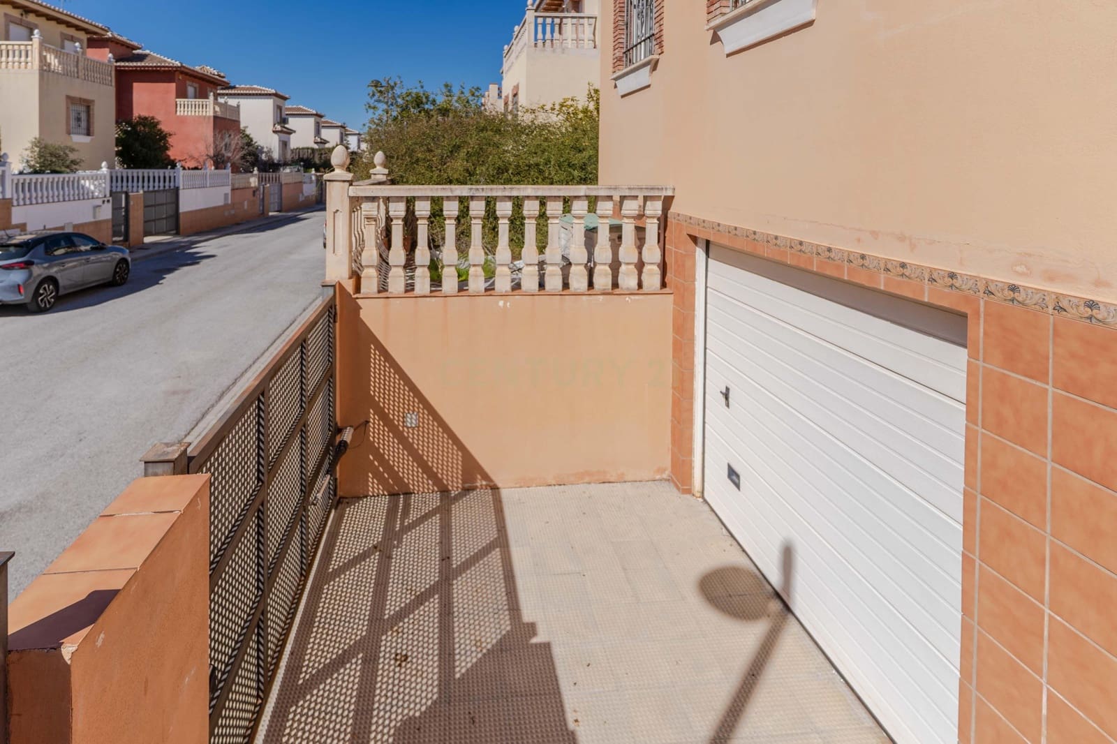 5 soveværelse Villa til salg i Huetor Vega med swimmingpool - € 385.000 (Ref: 9684347)