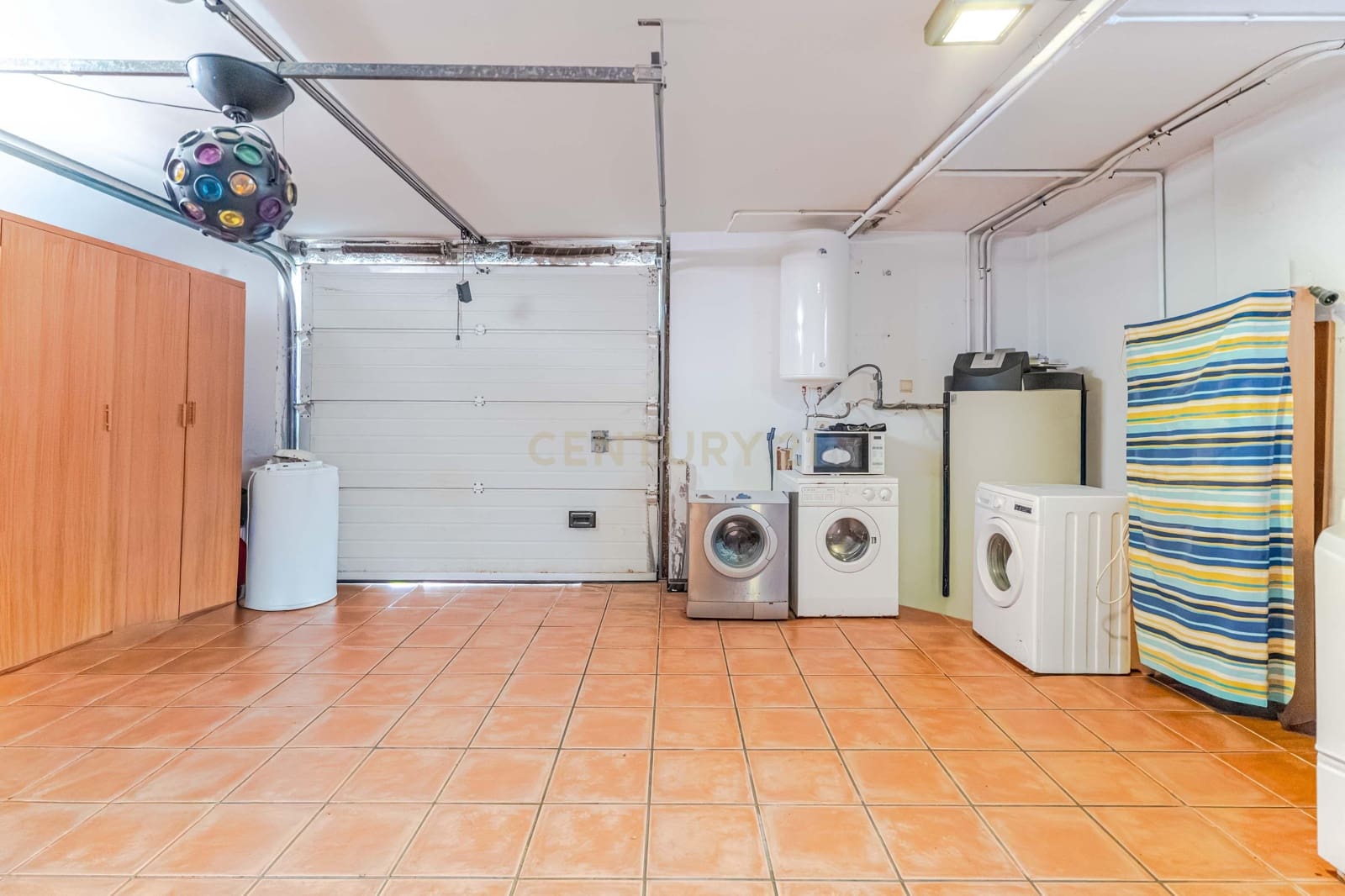 5 soveværelse Villa til salg i Huetor Vega med swimmingpool - € 385.000 (Ref: 9684347)