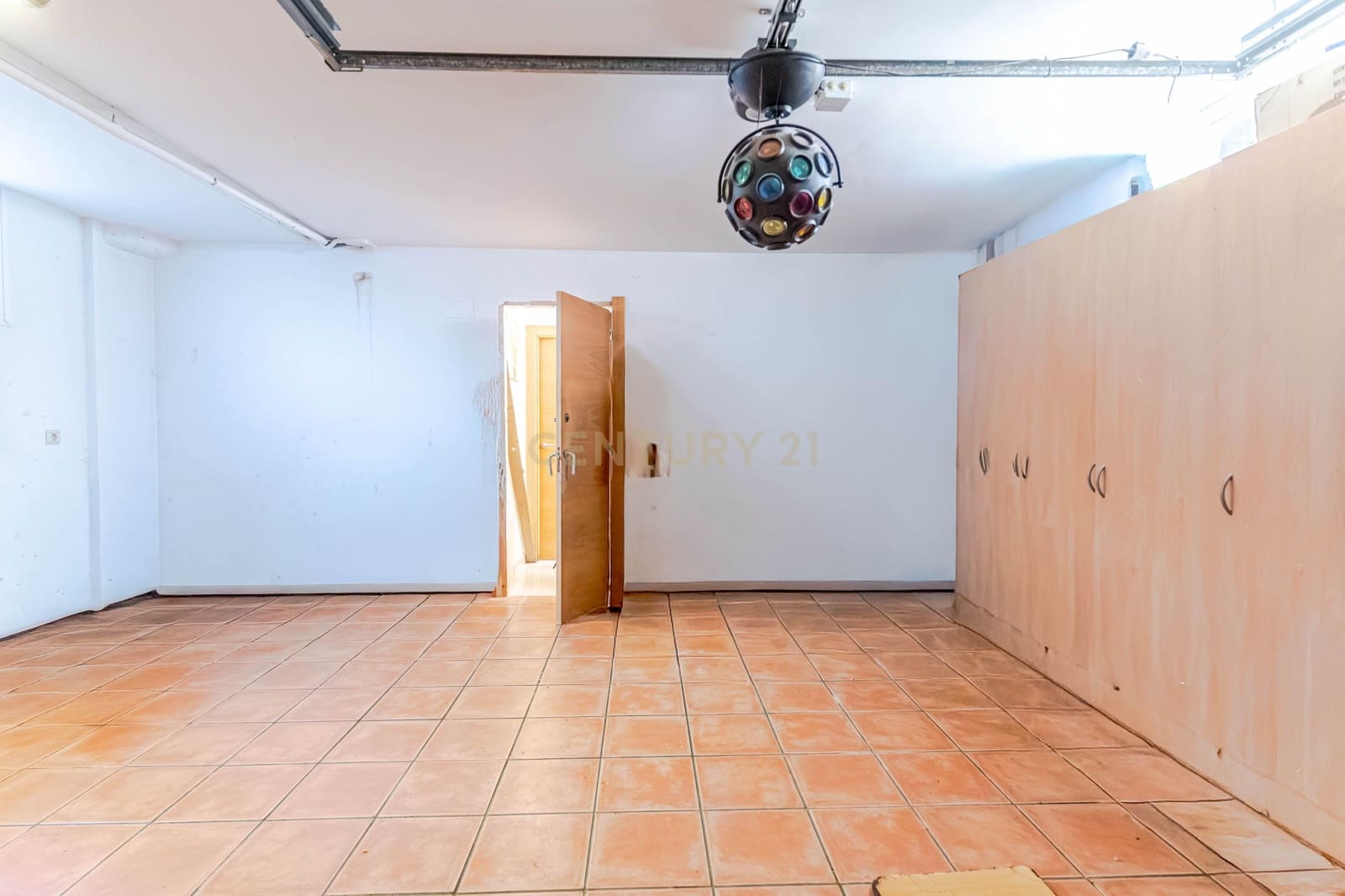 5 soveværelse Villa til salg i Huetor Vega med swimmingpool - € 385.000 (Ref: 9684347)