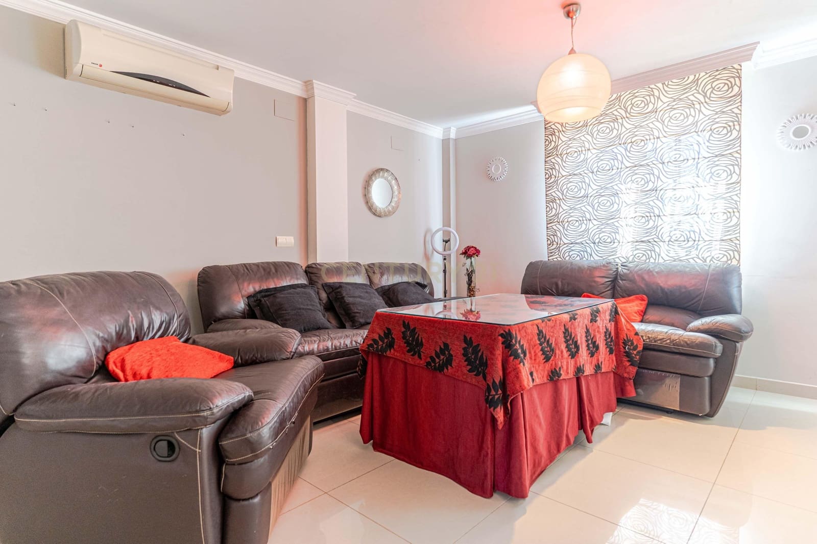 5 soveværelse Villa til salg i Huetor Vega med swimmingpool - € 385.000 (Ref: 9684347)