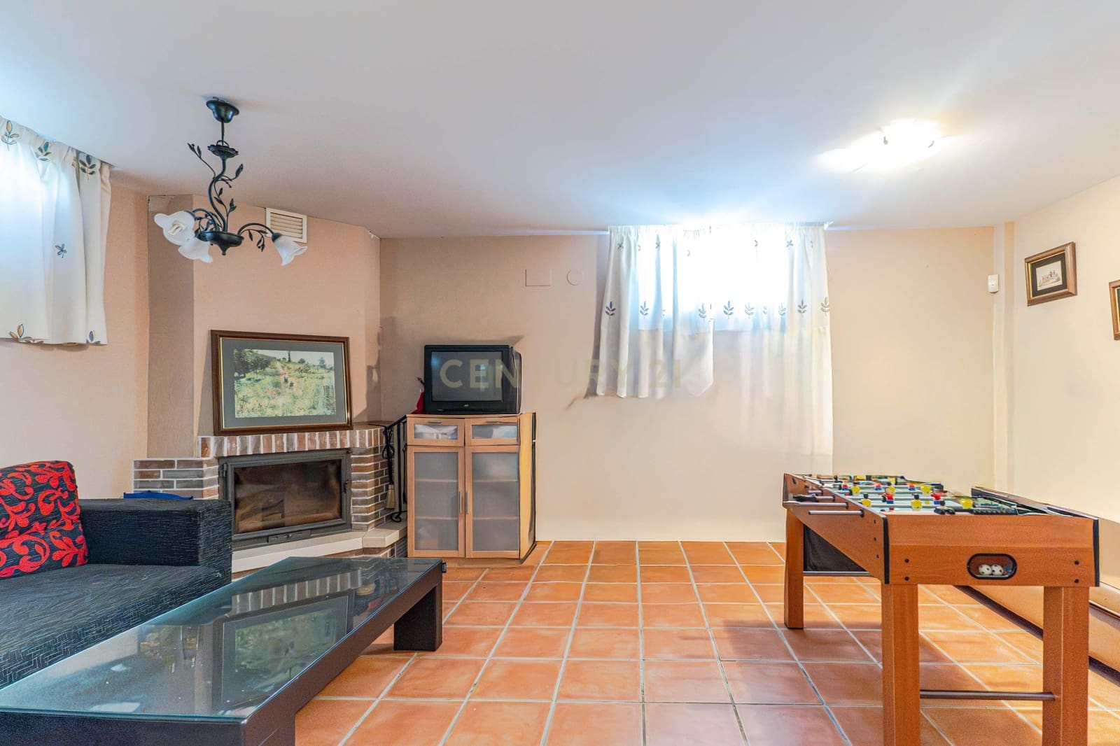 5 soveværelse Villa til salg i Huetor Vega med swimmingpool - € 385.000 (Ref: 9684347)