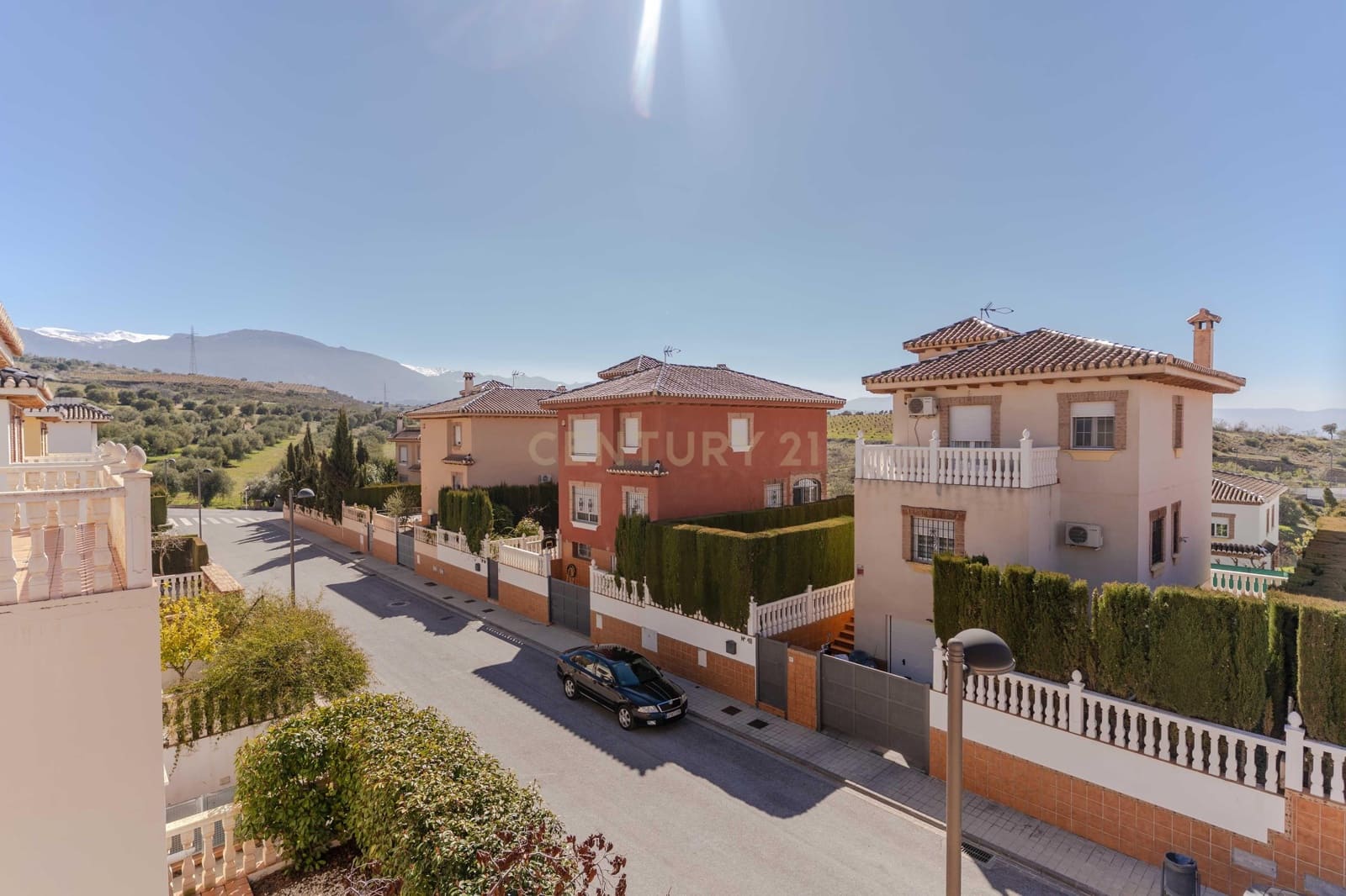 5 soveværelse Villa til salg i Huetor Vega med swimmingpool - € 385.000 (Ref: 9684347)