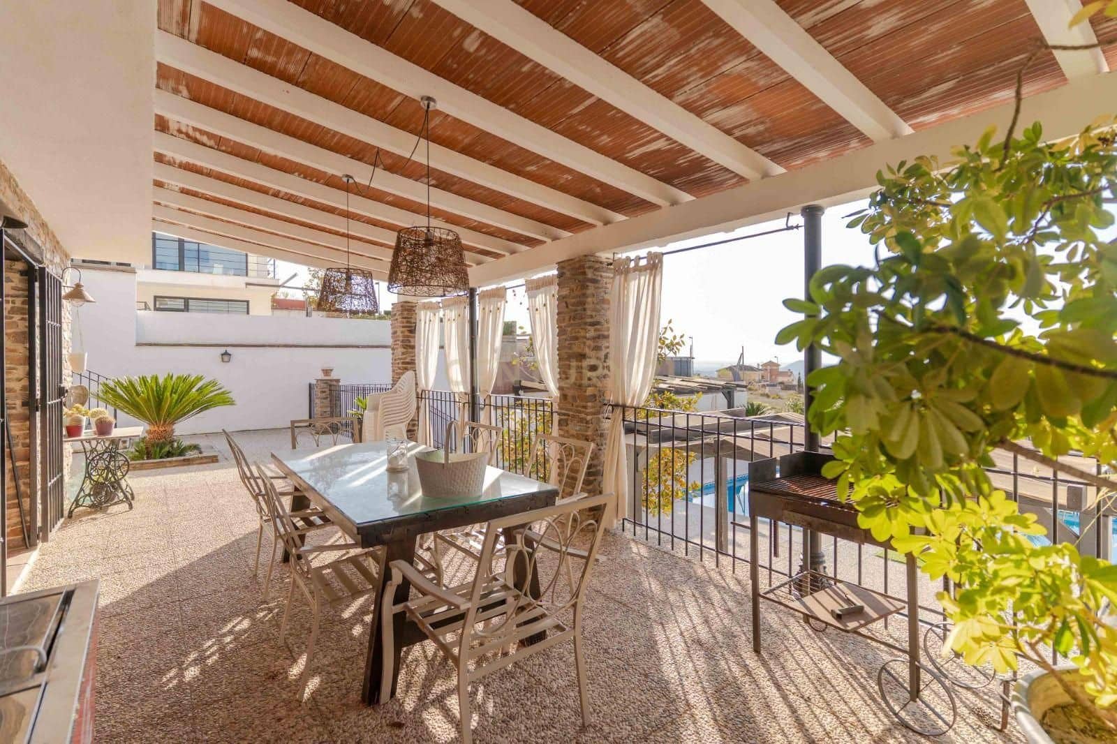 4 sypialnia Willa na sprzedaż w La Zubia z basenem garażem - 540 000 € (Ref: 9694251)