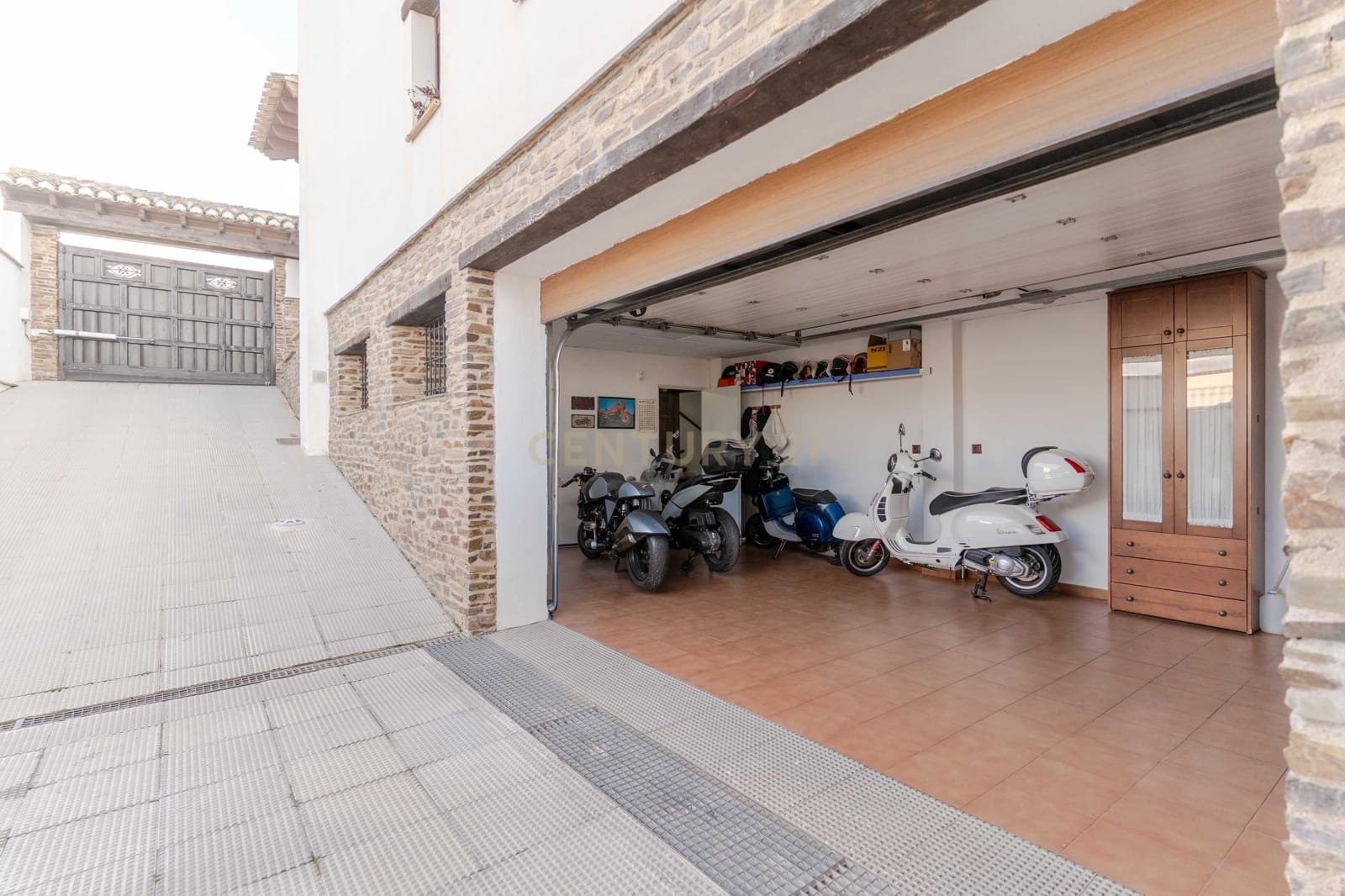 4 sypialnia Willa na sprzedaż w La Zubia z basenem garażem - 540 000 € (Ref: 9694251)