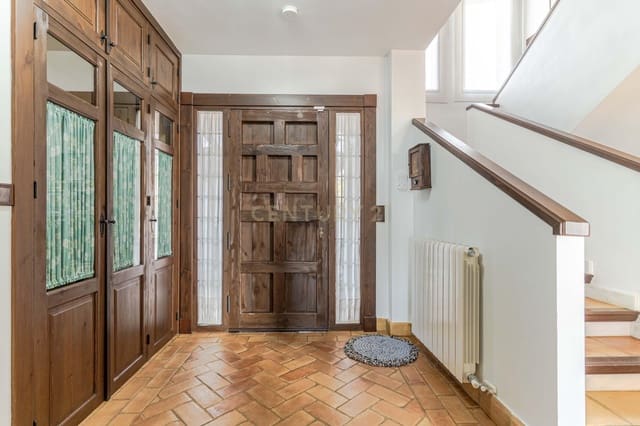 4 sypialnia Willa na sprzedaż w La Zubia z basenem garażem - 540 000 € (Ref: 9694251)