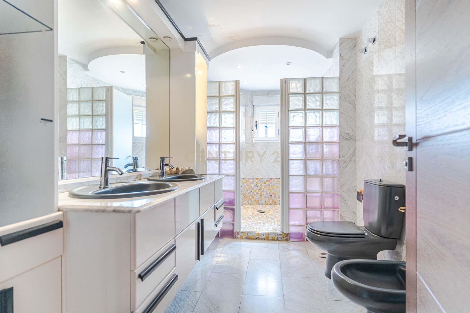 5 bedroom Villa for sale in Ogijares with pool - € 530,000 (Ref: 9697844)