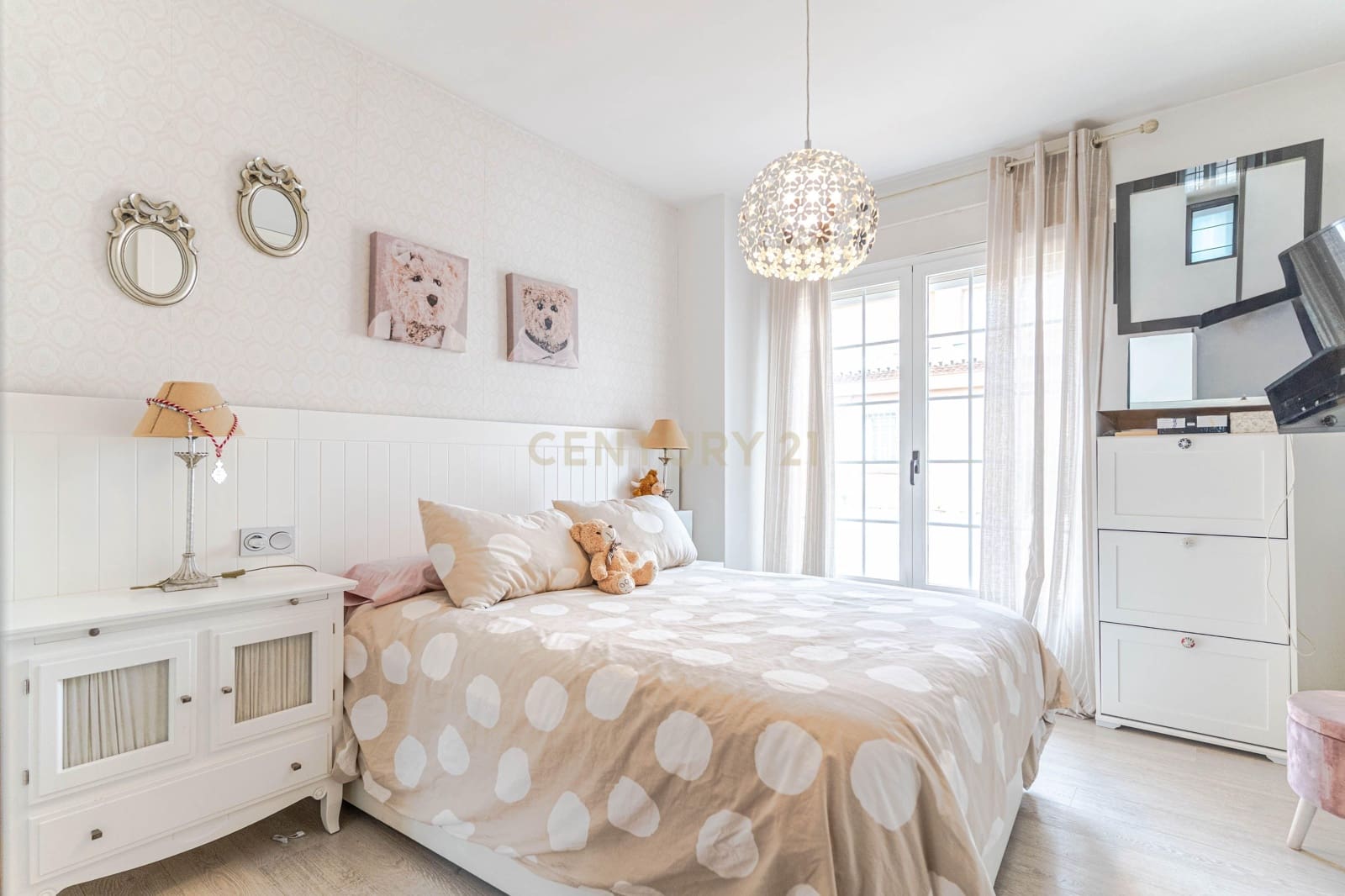 5 bedroom Villa for sale in Ogijares with pool - € 530,000 (Ref: 9697844)