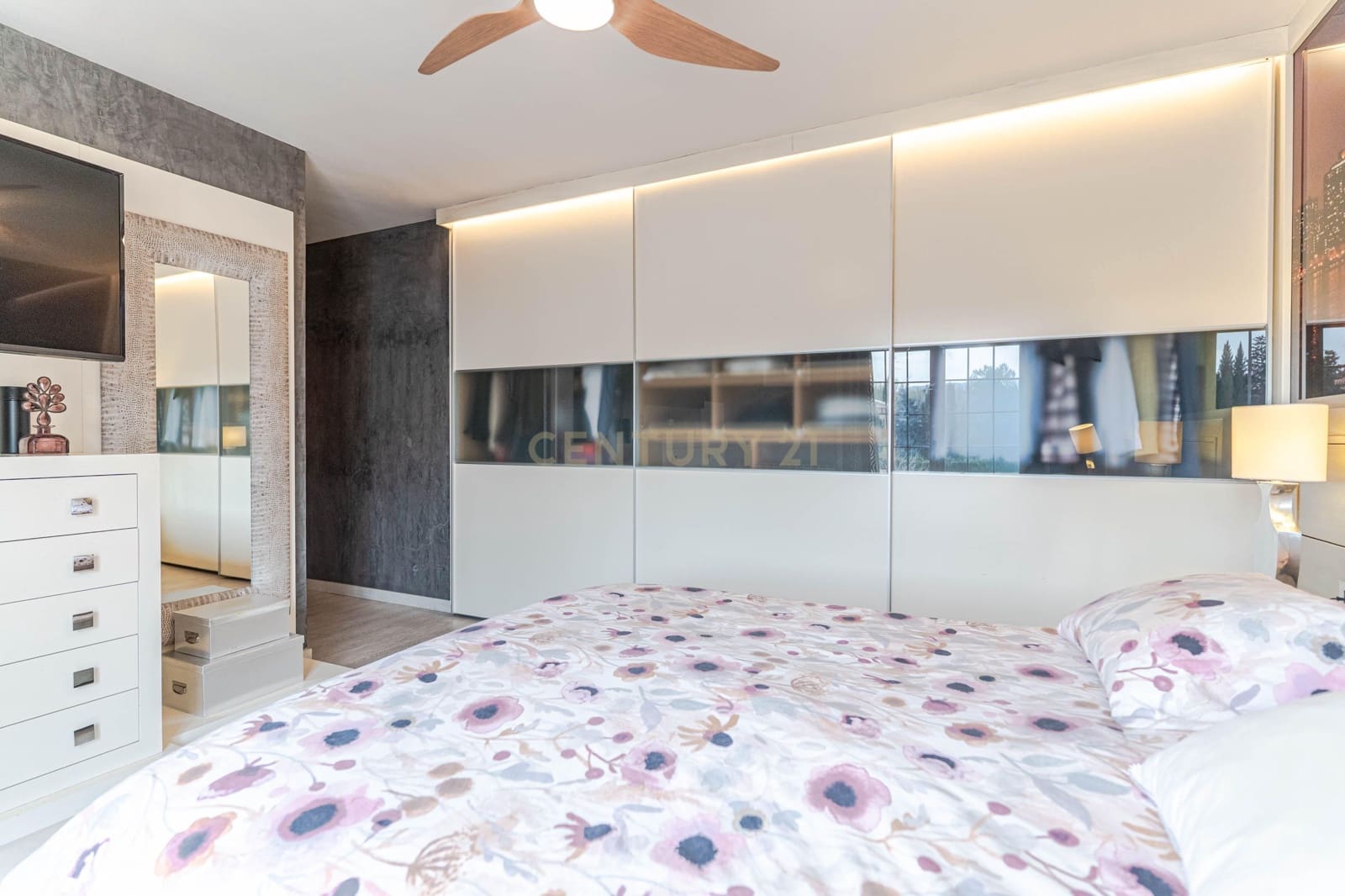 5 bedroom Villa for sale in Ogijares with pool - € 530,000 (Ref: 9697844)