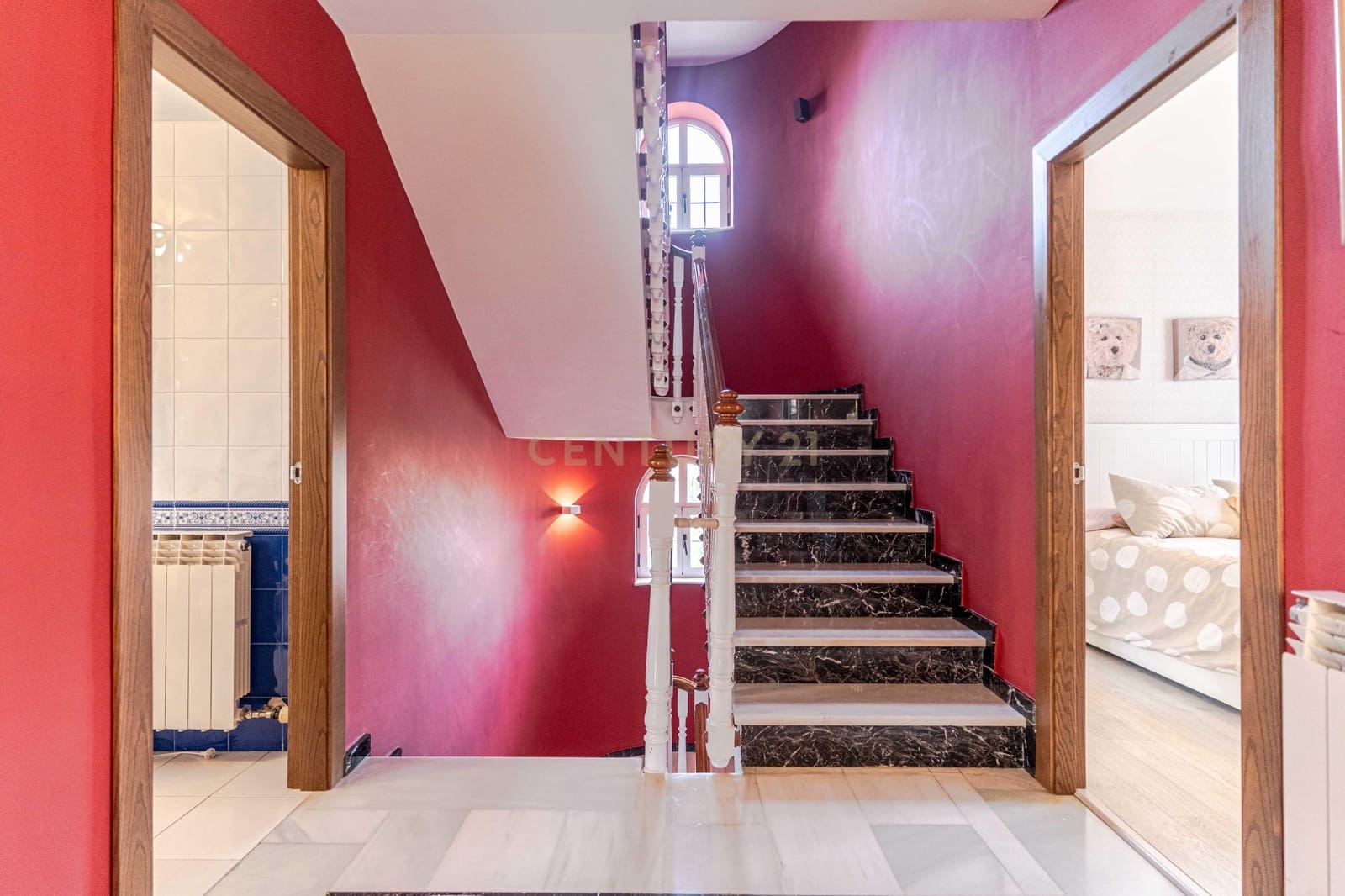 5 bedroom Villa for sale in Ogijares with pool - € 530,000 (Ref: 9697844)