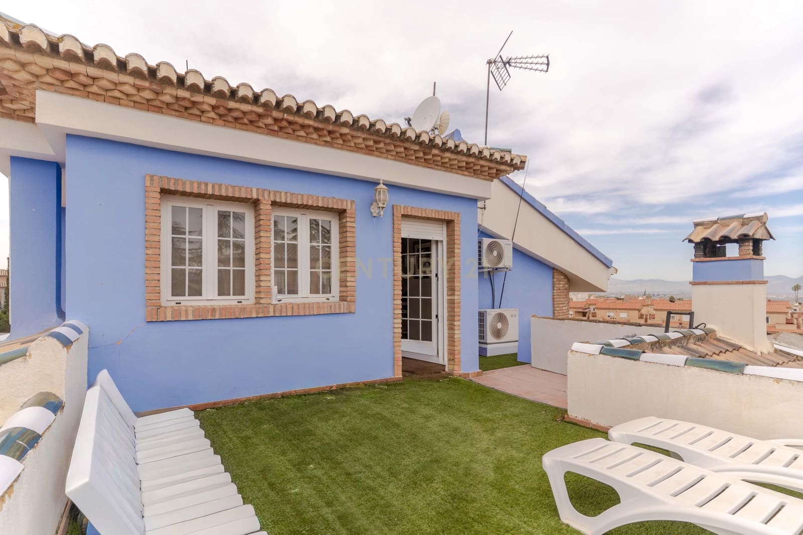 5 bedroom Villa for sale in Ogijares with pool - € 530,000 (Ref: 9697844)