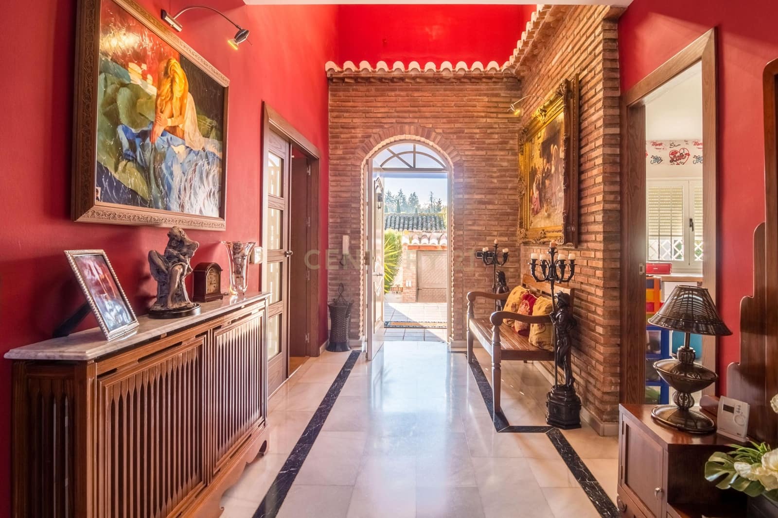 5 bedroom Villa for sale in Ogijares with pool - € 530,000 (Ref: 9697844)