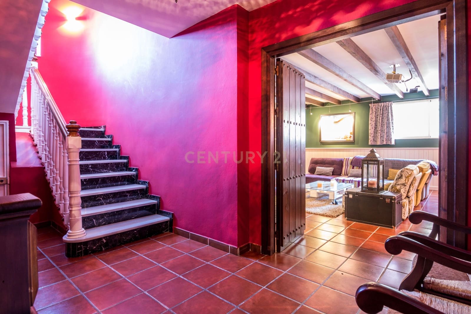 5 bedroom Villa for sale in Ogijares with pool - € 530,000 (Ref: 9697844)