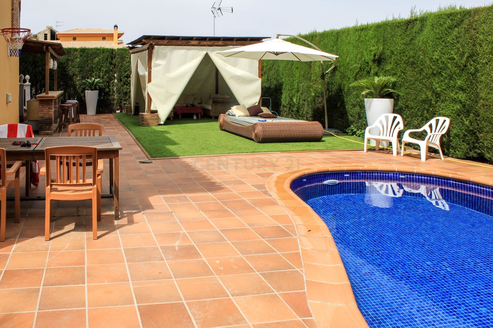 5 bedroom Villa for sale in Ogijares with pool - € 530,000 (Ref: 9697844)
