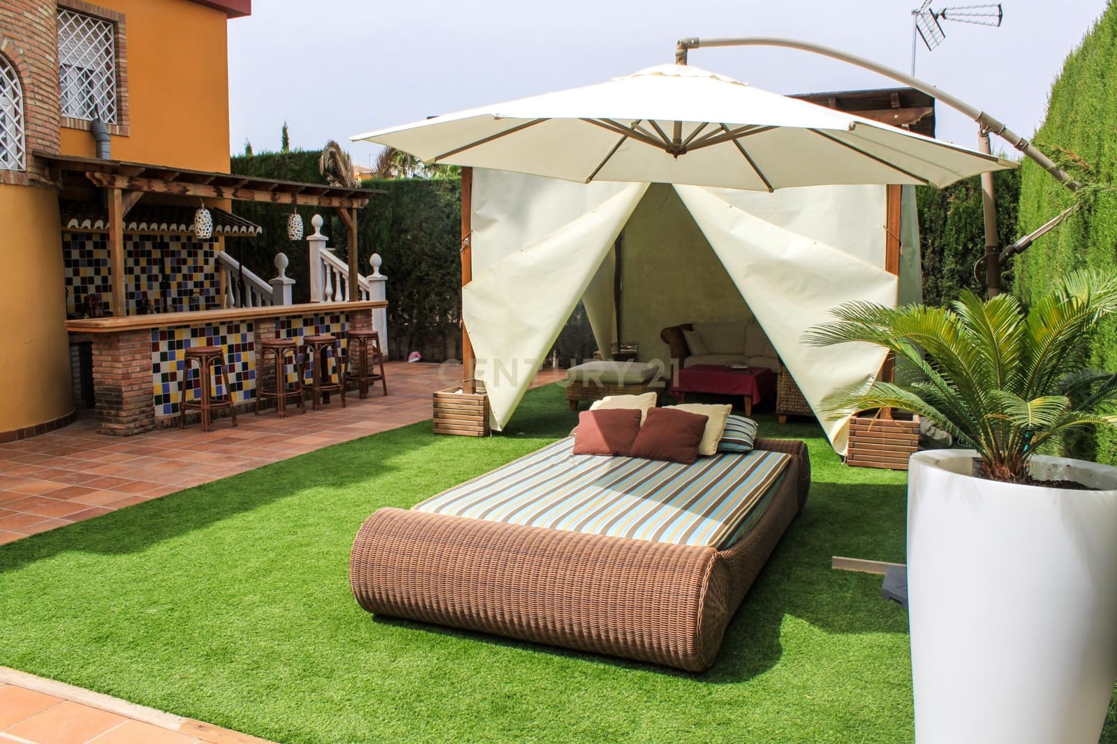 5 bedroom Villa for sale in Ogijares with pool - € 530,000 (Ref: 9697844)