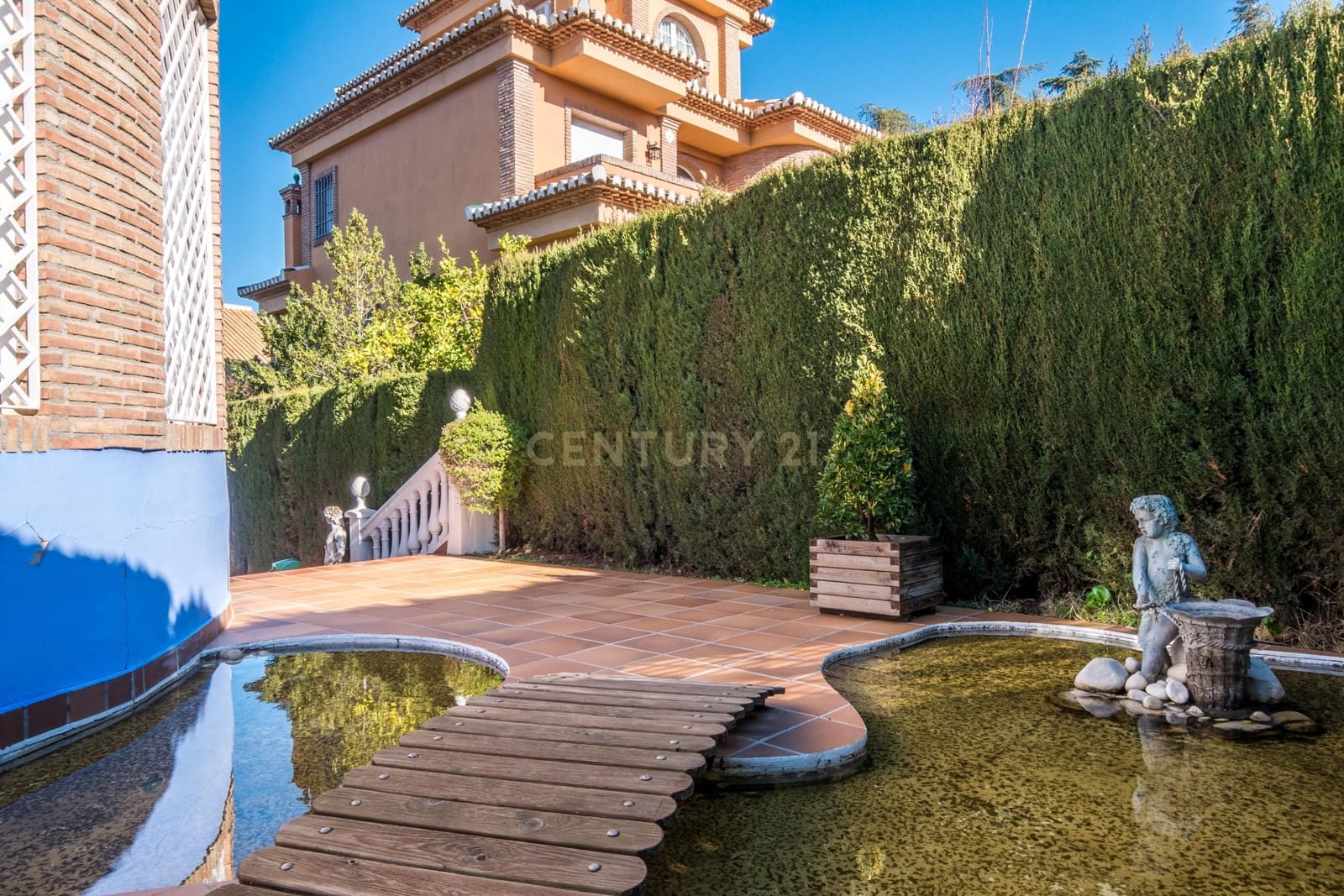 5 bedroom Villa for sale in Ogijares with pool - € 530,000 (Ref: 9697844)