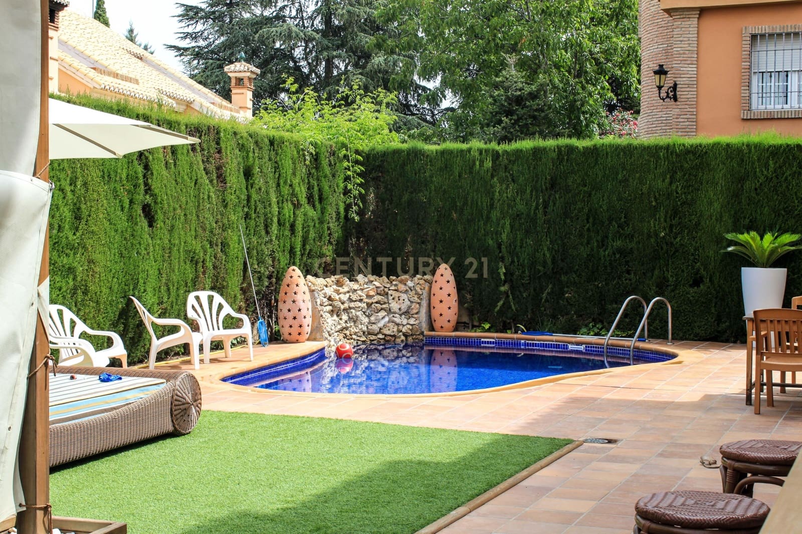 5 bedroom Villa for sale in Ogijares with pool - € 530,000 (Ref: 9697844)