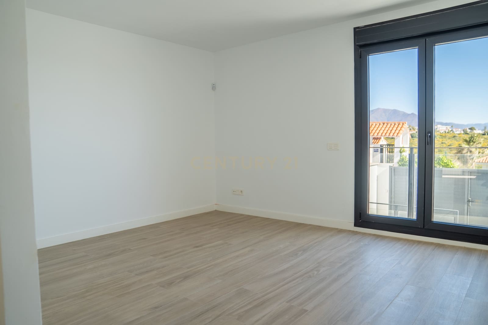 3 soveværelse Semi-Rækkehus til salg i Manilva - € 349.000 (Ref: 9707963)