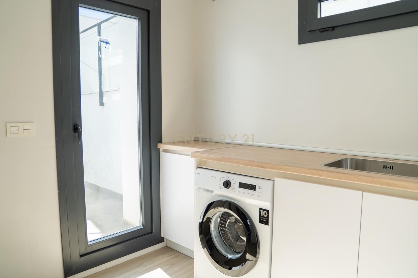 3 soveværelse Semi-Rækkehus til salg i Manilva - € 349.000 (Ref: 9707963)