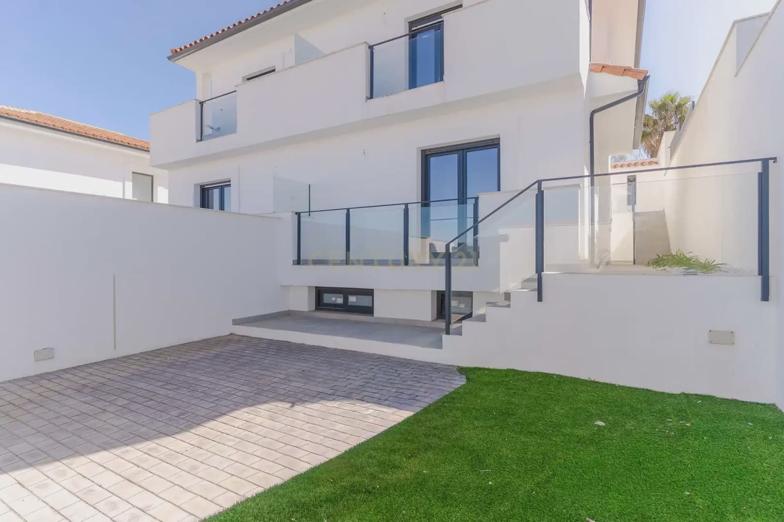 3 soveværelse Semi-Rækkehus til salg i Manilva - € 339.000 (Ref: 9707963)