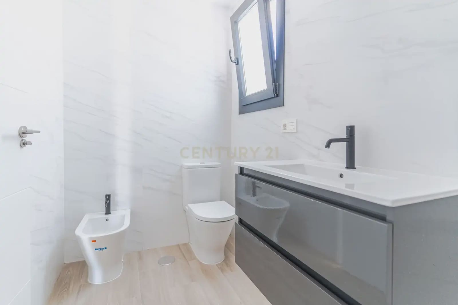 3 soveværelse Semi-Rækkehus til salg i Manilva - € 339.000 (Ref: 9707963)