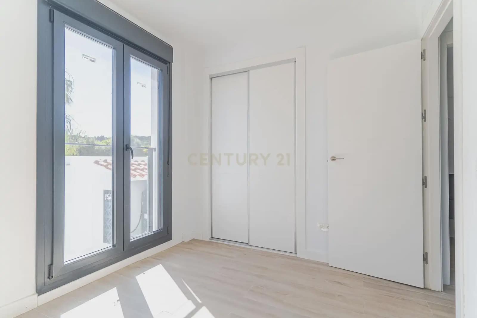 3 soveværelse Semi-Rækkehus til salg i Manilva - € 339.000 (Ref: 9707963)