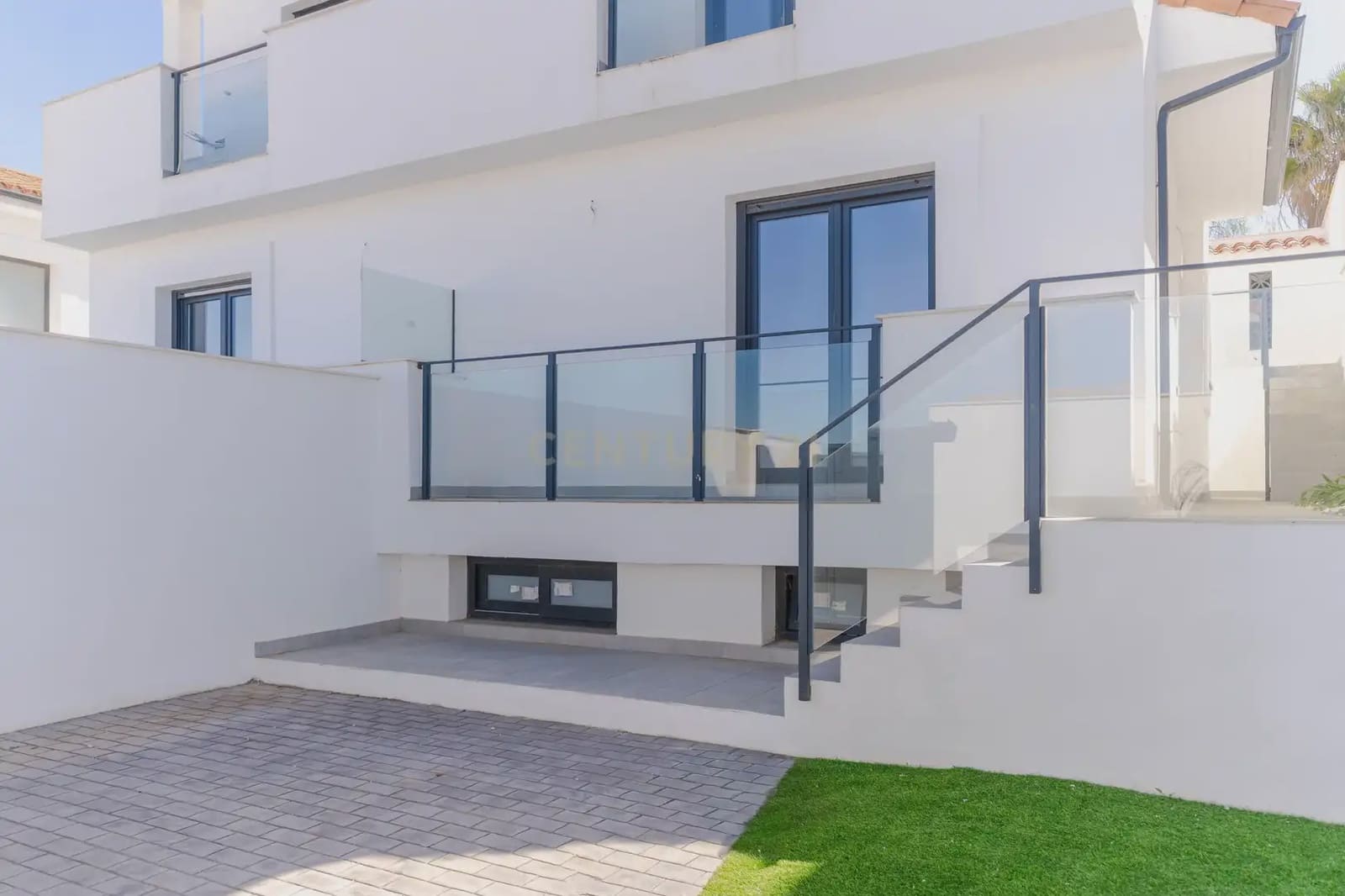3 soveværelse Semi-Rækkehus til salg i Manilva - € 339.000 (Ref: 9707963)