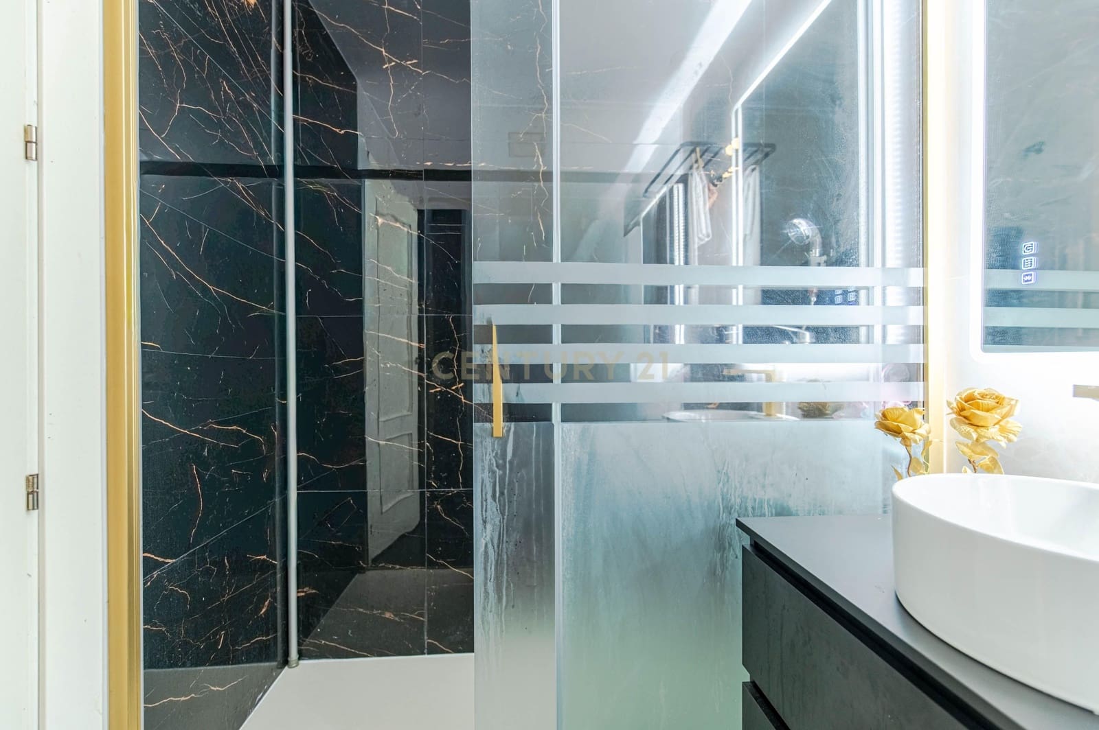 Apartamento de 3 habitaciones en Motril en venta con garaje - 109.900 € (Ref: 9707964)